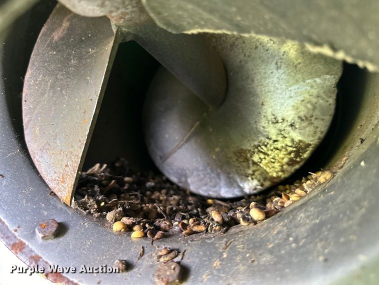 image for item EJ6986 1994 John Deere  9500 combine