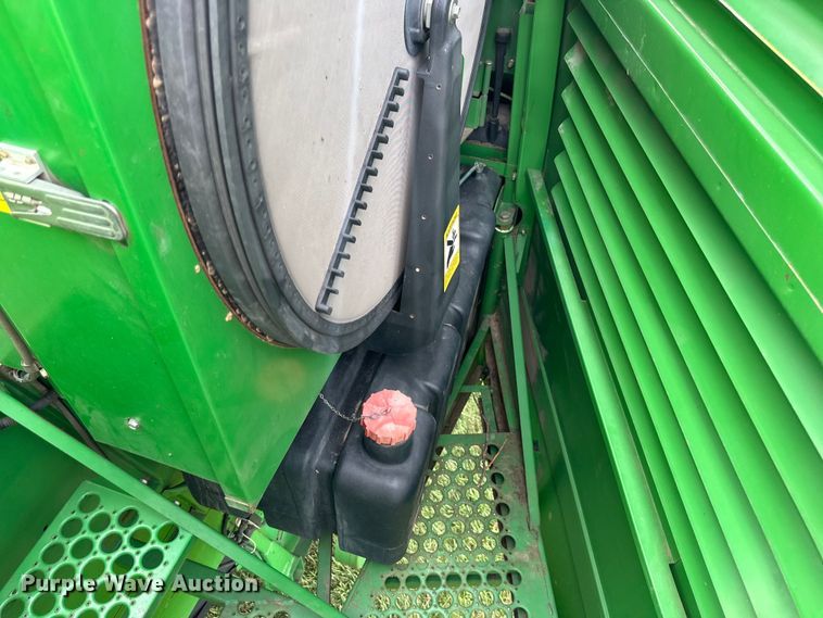image for item EJ6986 1994 John Deere  9500 combine
