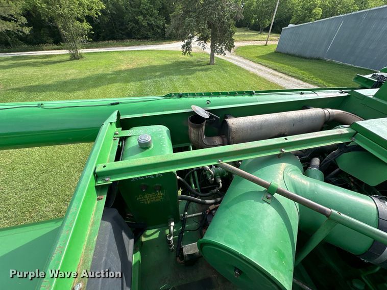 image for item EJ6986 1994 John Deere  9500 combine