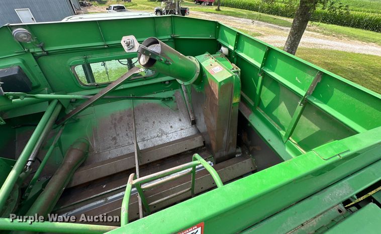image for item EJ6986 1994 John Deere  9500 combine