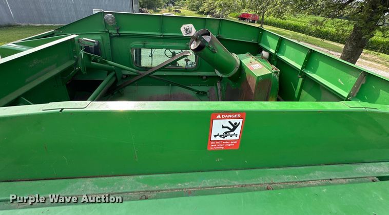 image for item EJ6986 1994 John Deere  9500 combine