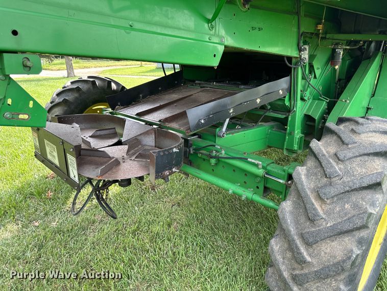 image for item EJ6986 1994 John Deere  9500 combine