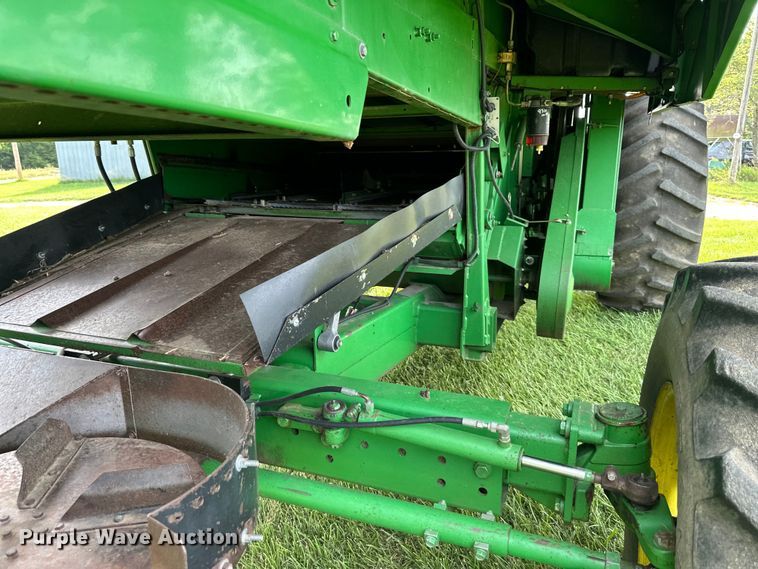 image for item EJ6986 1994 John Deere  9500 combine