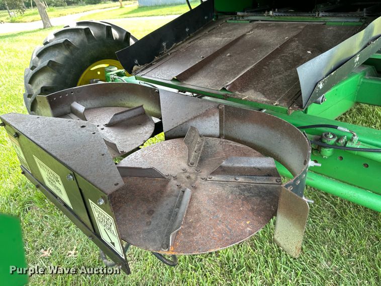 image for item EJ6986 1994 John Deere  9500 combine