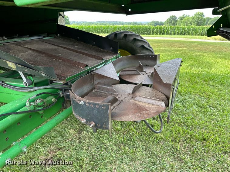 image for item EJ6986 1994 John Deere  9500 combine