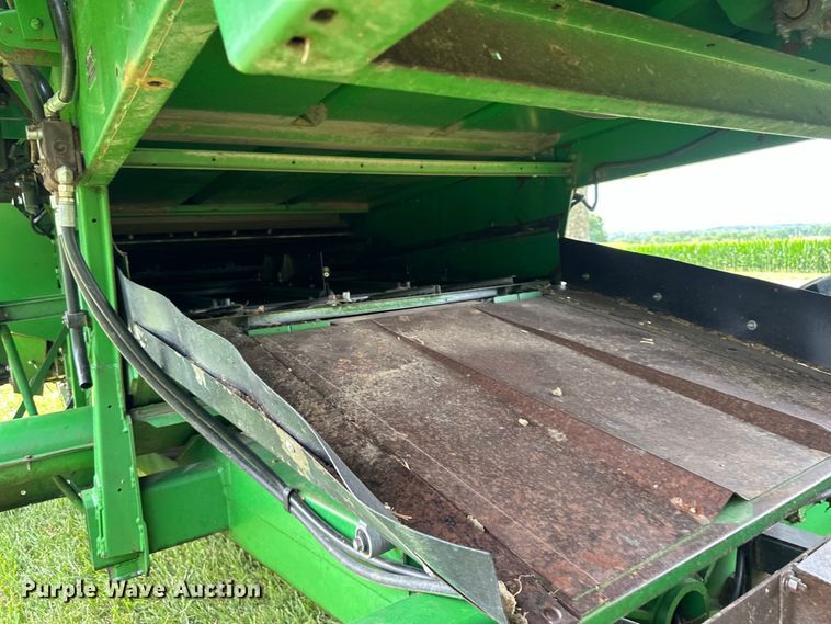 image for item EJ6986 1994 John Deere  9500 combine