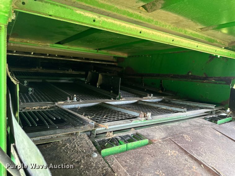 image for item EJ6986 1994 John Deere  9500 combine