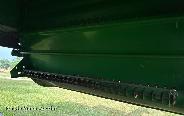 image for item EJ6986 1994 John Deere  9500 combine