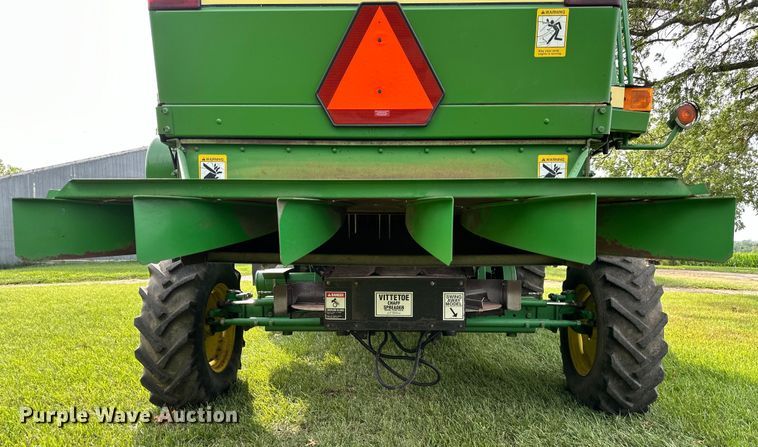 image for item EJ6986 1994 John Deere  9500 combine