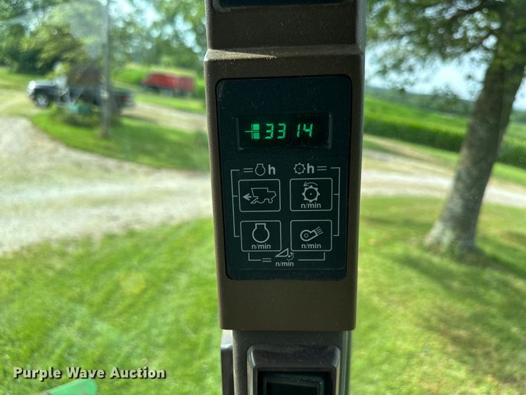 image for item EJ6986 1994 John Deere  9500 combine