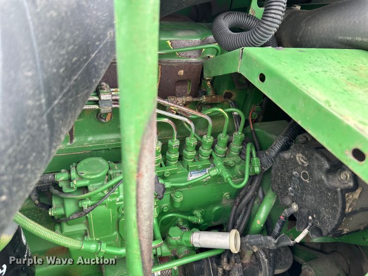 image for item EJ6986 1994 John Deere  9500 combine