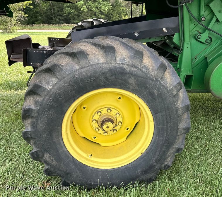 image for item EJ6986 1994 John Deere  9500 combine