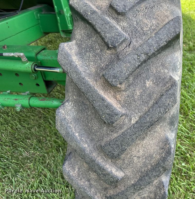 image for item EJ6986 1994 John Deere  9500 combine