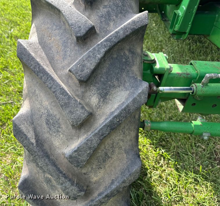 image for item EJ6986 1994 John Deere  9500 combine