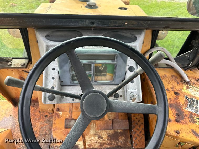 image for item EJ6987 1982 Case  480C backhoe