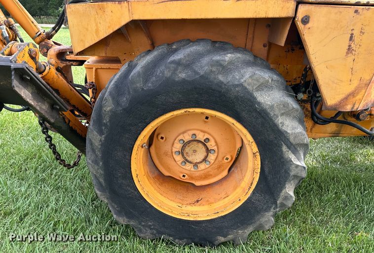 image for item EJ6987 1982 Case  480C backhoe