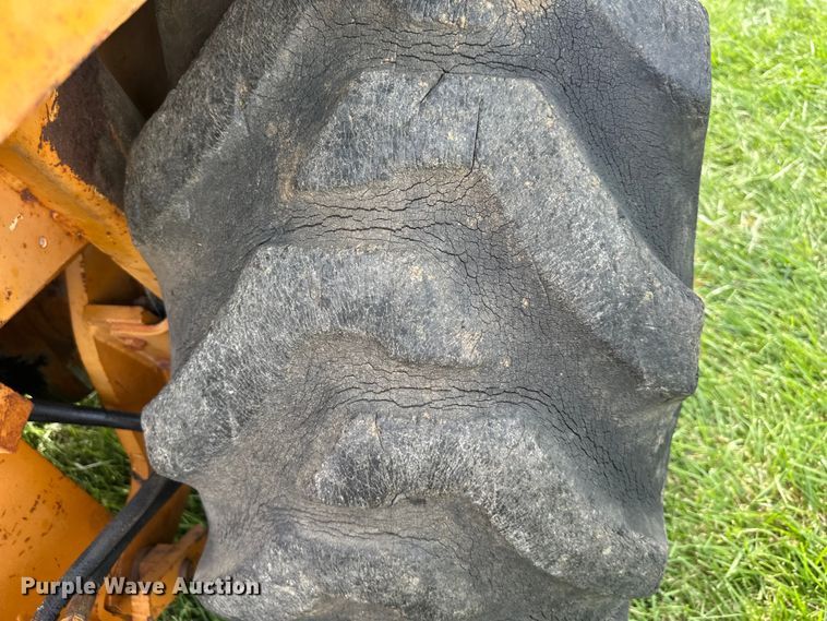 image for item EJ6987 1982 Case  480C backhoe