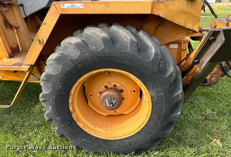 image for item EJ6987 1982 Case  480C backhoe