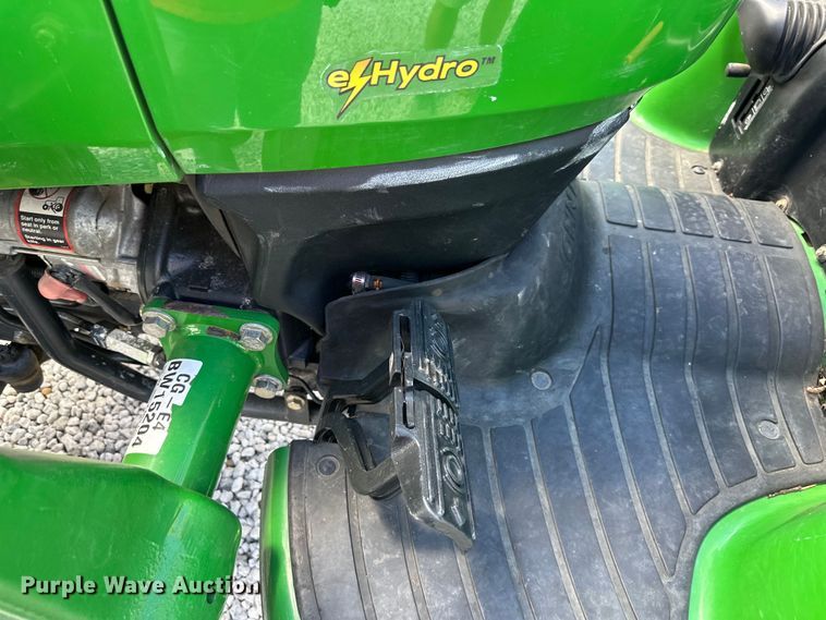 image for item EJ7012 2008 John Deere 3320 MFWD tractor