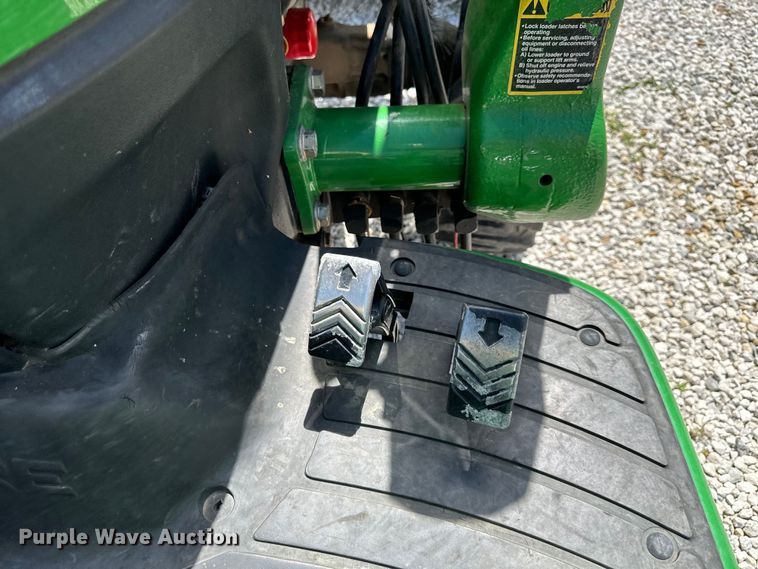 image for item EJ7012 2008 John Deere 3320 MFWD tractor