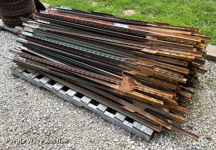 image for item EJ7013 Approximately 200 T-posts