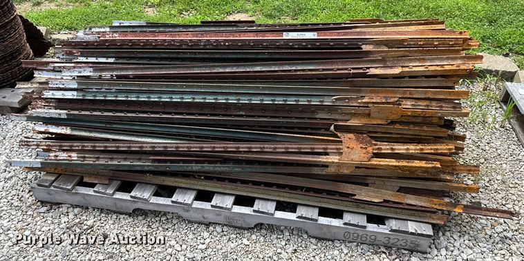image for item EJ7013 Approximately 200 T-posts