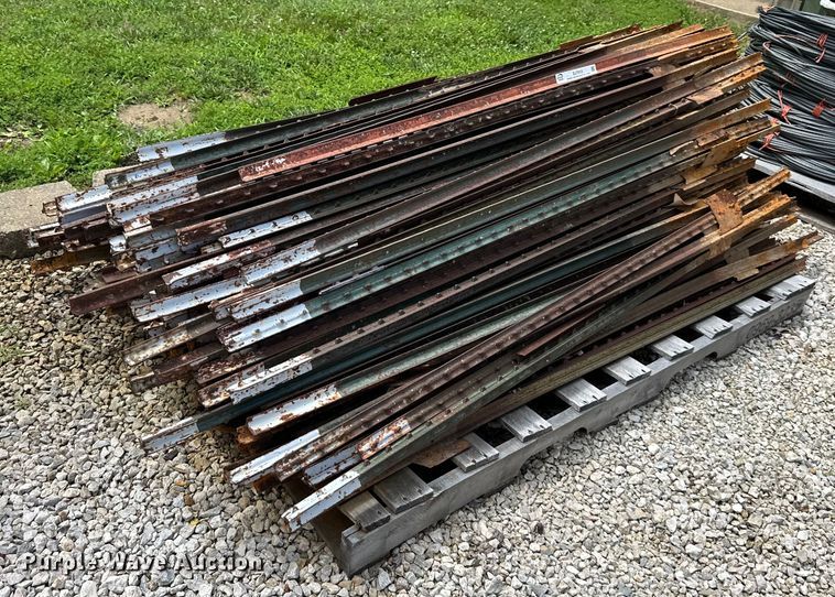 image for item EJ7013 Approximately 200 T-posts