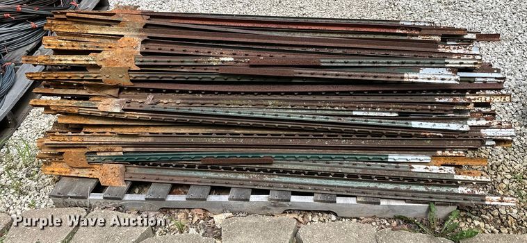 image for item EJ7013 Approximately 200 T-posts