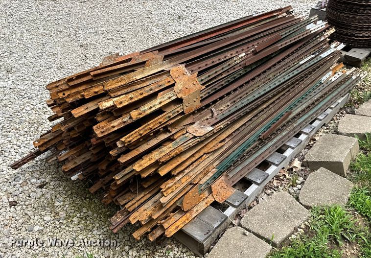 image for item EJ7013 Approximately 200 T-posts
