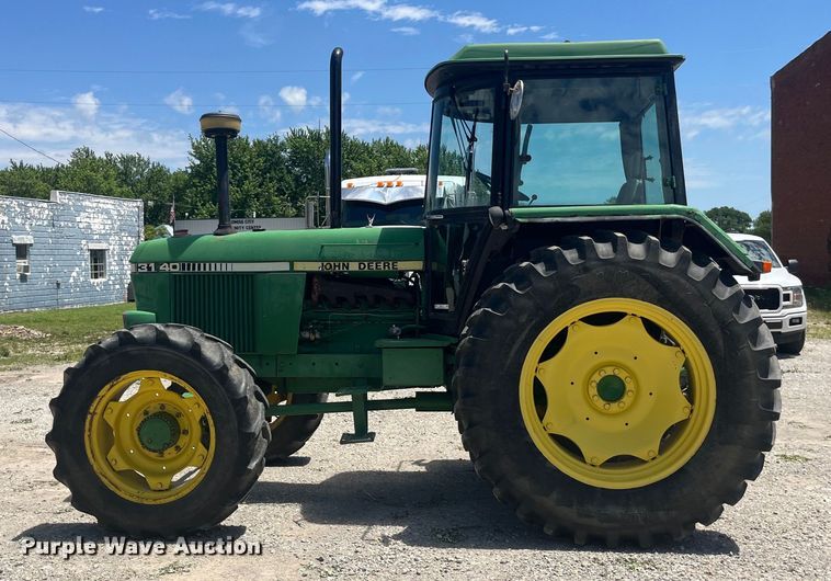 image for item EK8771 1982 John Deere 3140 MFWD tractor