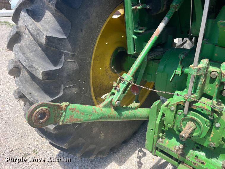 image for item EK8771 1982 John Deere 3140 MFWD tractor