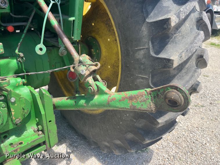 image for item EK8771 1982 John Deere 3140 MFWD tractor