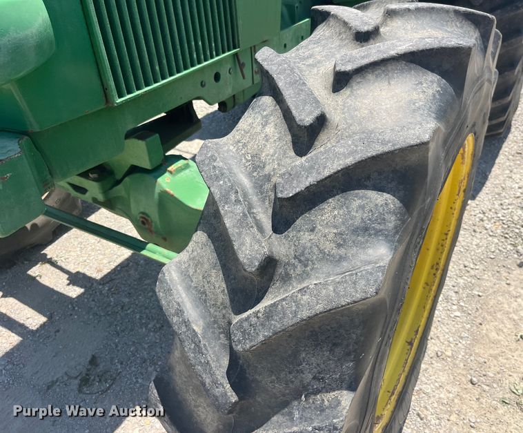 image for item EK8771 1982 John Deere 3140 MFWD tractor