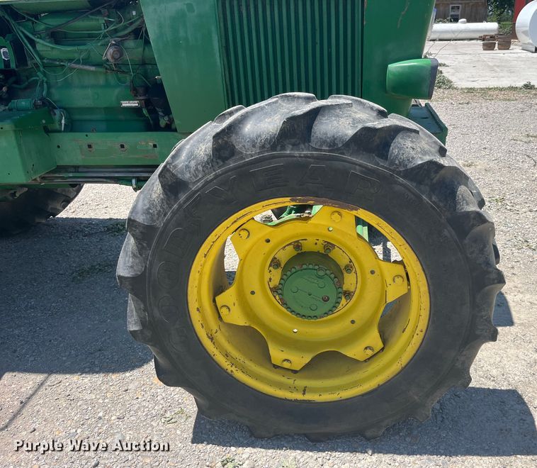 image for item EK8771 1982 John Deere 3140 MFWD tractor