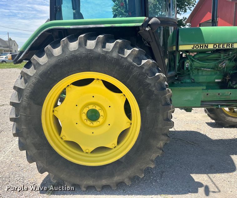 image for item EK8771 1982 John Deere 3140 MFWD tractor