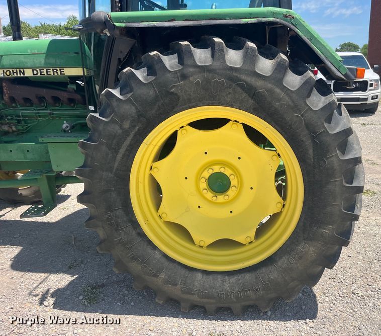 image for item EK8771 1982 John Deere 3140 MFWD tractor