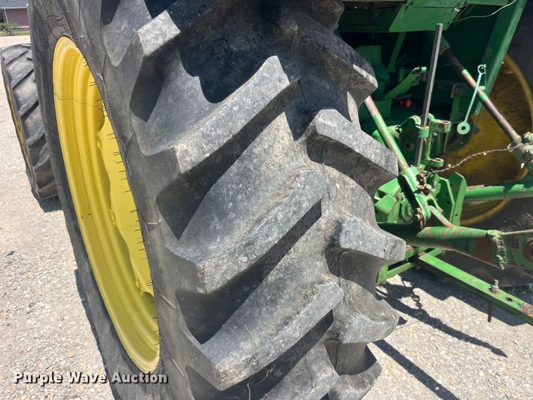 image for item EK8771 1982 John Deere 3140 MFWD tractor