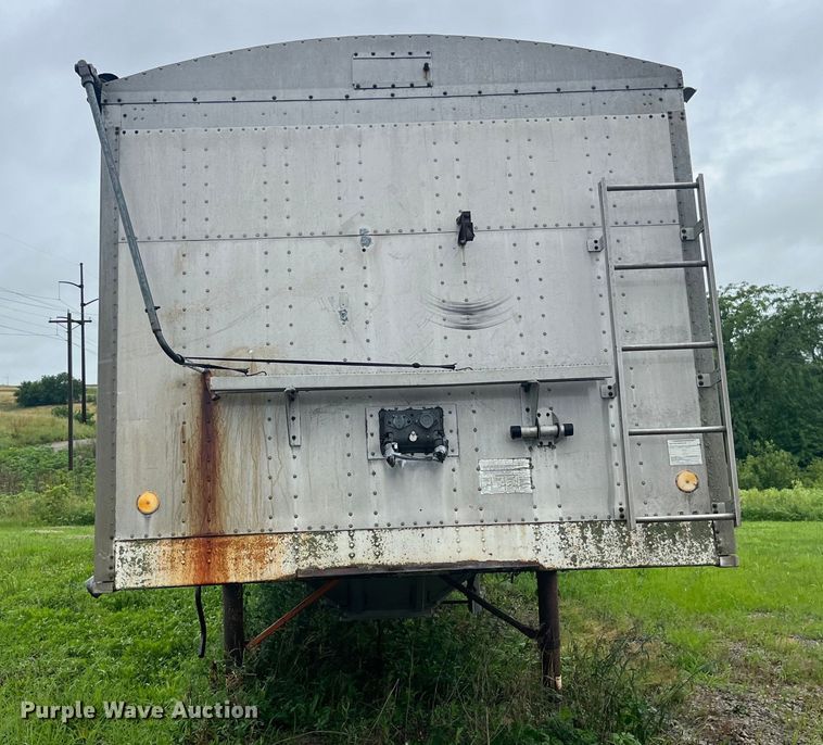 image for item EK8781 1984 Cornhusker 800HF-32583-2098 grain trailer