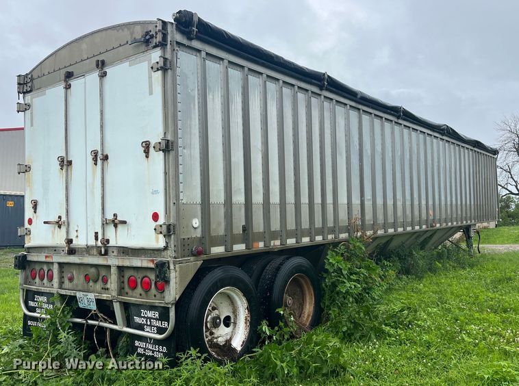 image for item EK8781 1984 Cornhusker 800HF-32583-2098 grain trailer