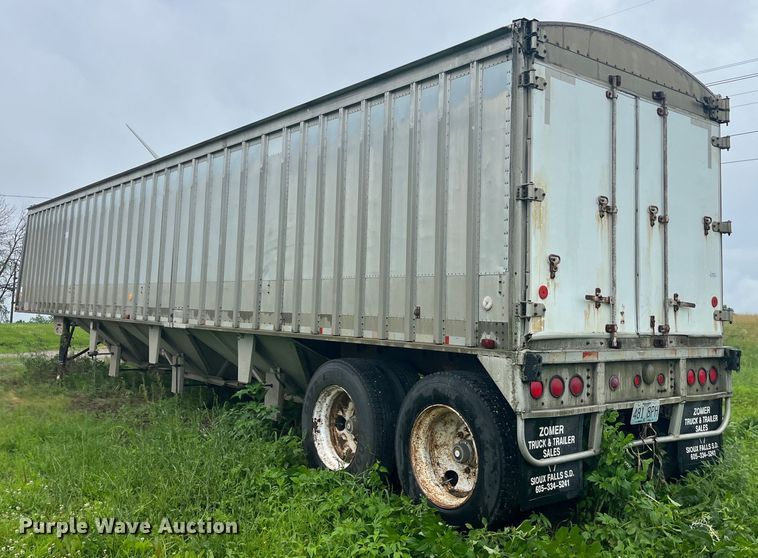 image for item EK8781 1984 Cornhusker 800HF-32583-2098 grain trailer