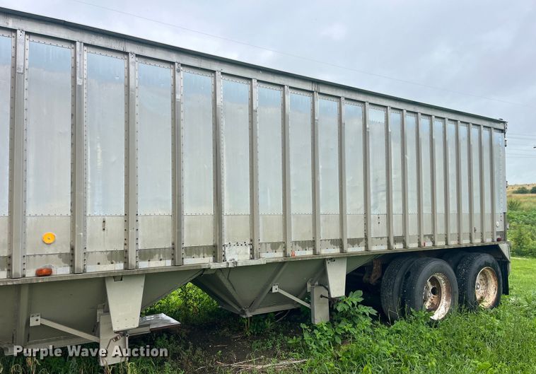 image for item EK8781 1984 Cornhusker 800HF-32583-2098 grain trailer