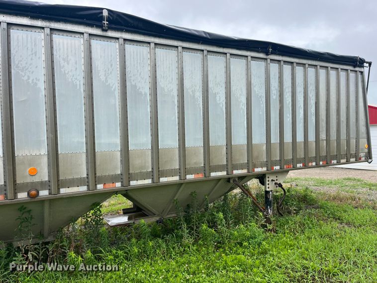 image for item EK8781 1984 Cornhusker 800HF-32583-2098 grain trailer