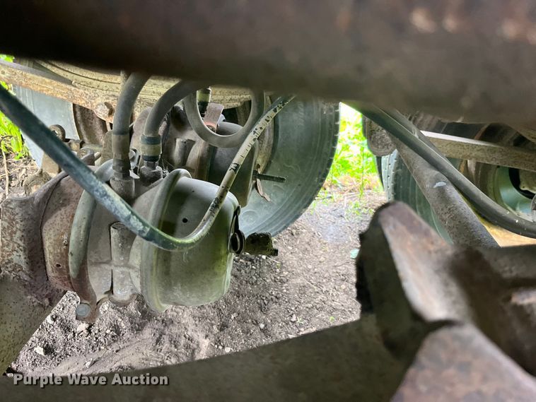 image for item EK8781 1984 Cornhusker 800HF-32583-2098 grain trailer