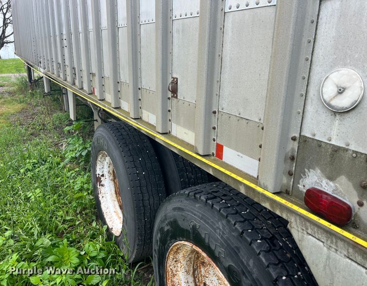 image for item EK8781 1984 Cornhusker 800HF-32583-2098 grain trailer