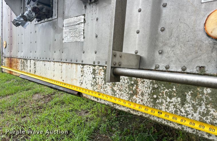 image for item EK8781 1984 Cornhusker 800HF-32583-2098 grain trailer