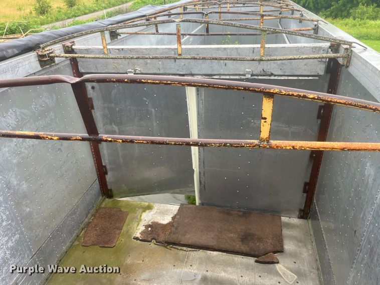 image for item EK8781 1984 Cornhusker 800HF-32583-2098 grain trailer