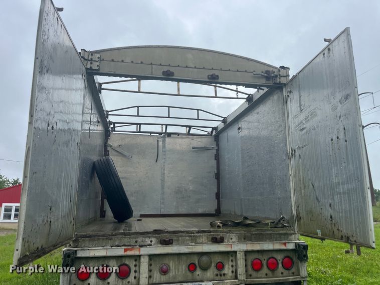 image for item EK8781 1984 Cornhusker 800HF-32583-2098 grain trailer