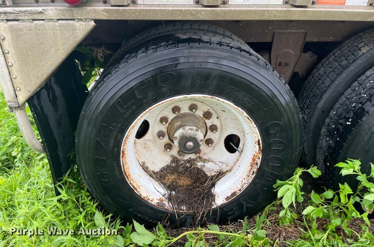 image for item EK8781 1984 Cornhusker 800HF-32583-2098 grain trailer