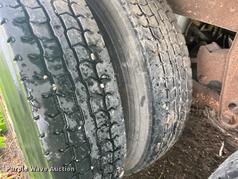 image for item EK8781 1984 Cornhusker 800HF-32583-2098 grain trailer