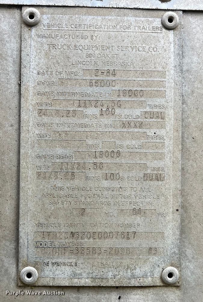 image for item EK8781 1984 Cornhusker 800HF-32583-2098 grain trailer